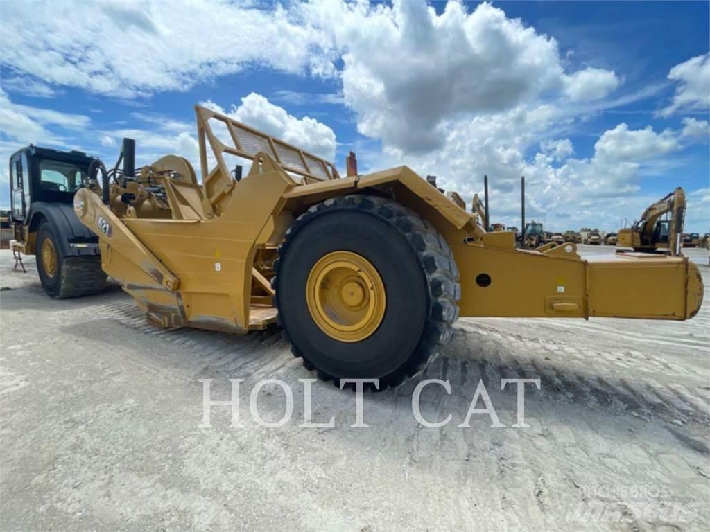 CAT 621 刮土機