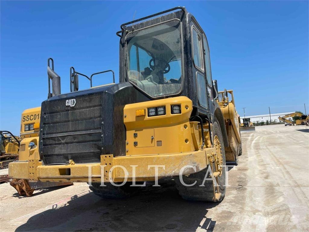 CAT 621 刮土機