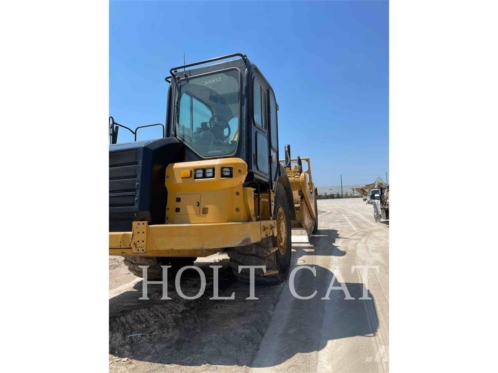 CAT 621 刮土機