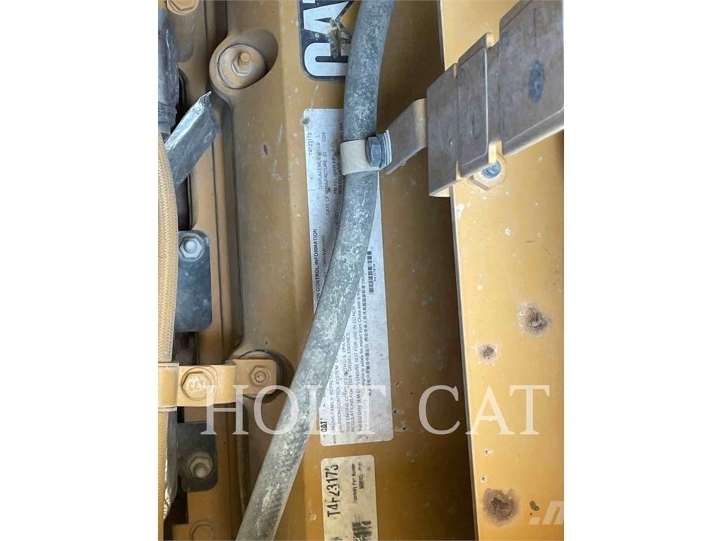 CAT 621 刮土機