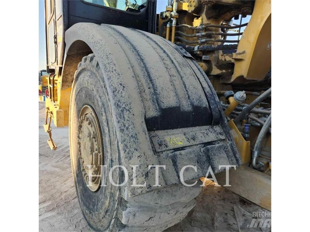 CAT 621K 刮土機