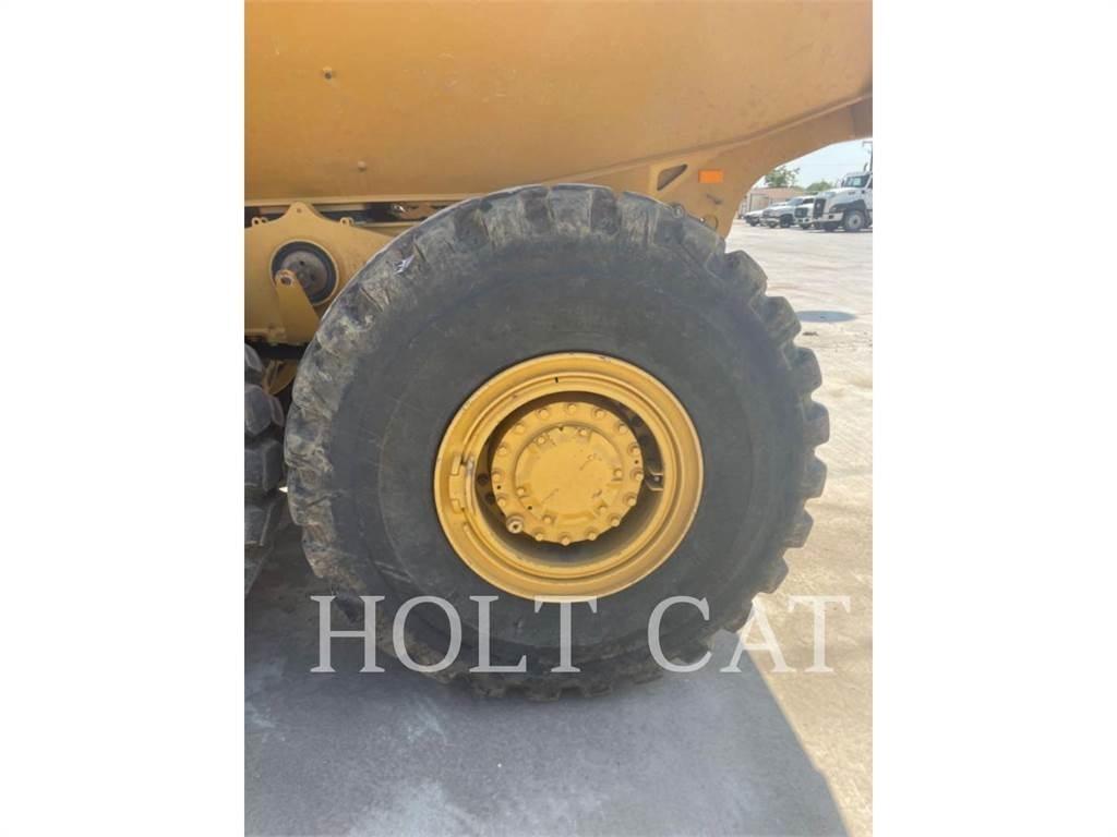 CAT 725 鉸接式起吊車