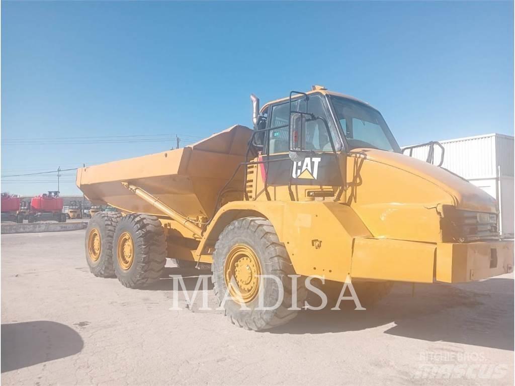 CAT 725 鉸接式起吊車