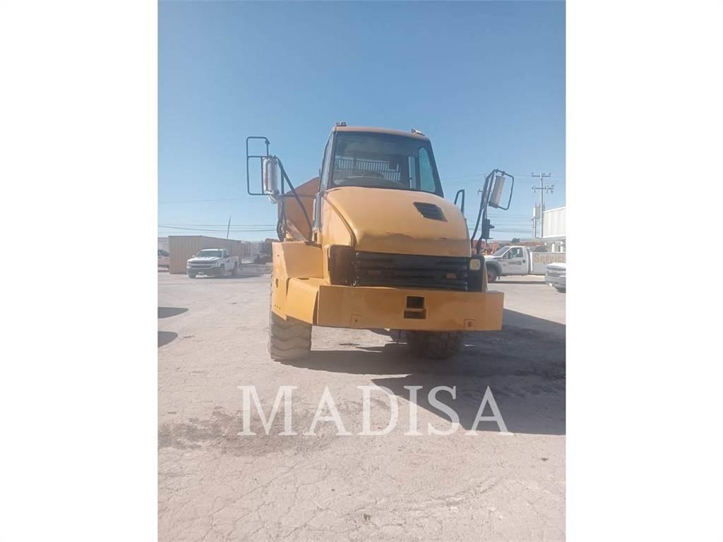 CAT 725 鉸接式起吊車