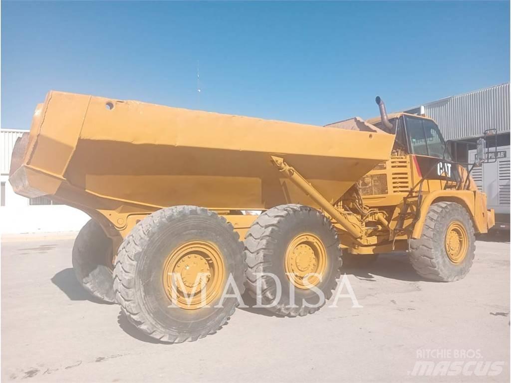 CAT 725 鉸接式起吊車