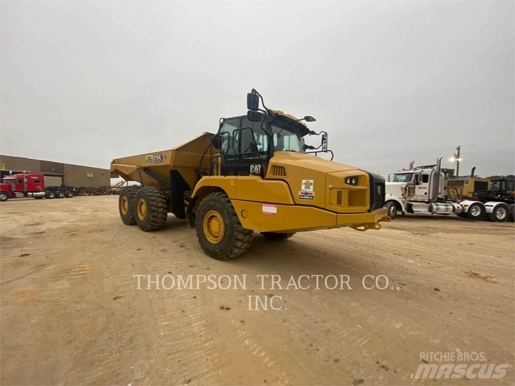CAT 725 鉸接式起吊車