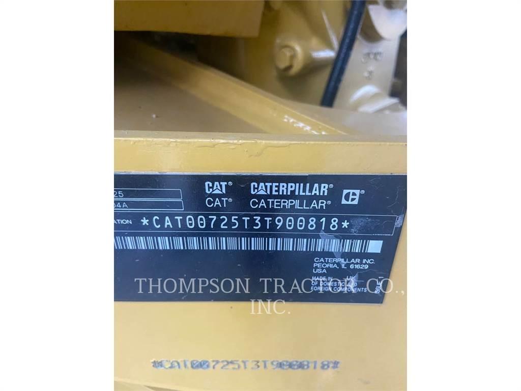 CAT 725 鉸接式起吊車