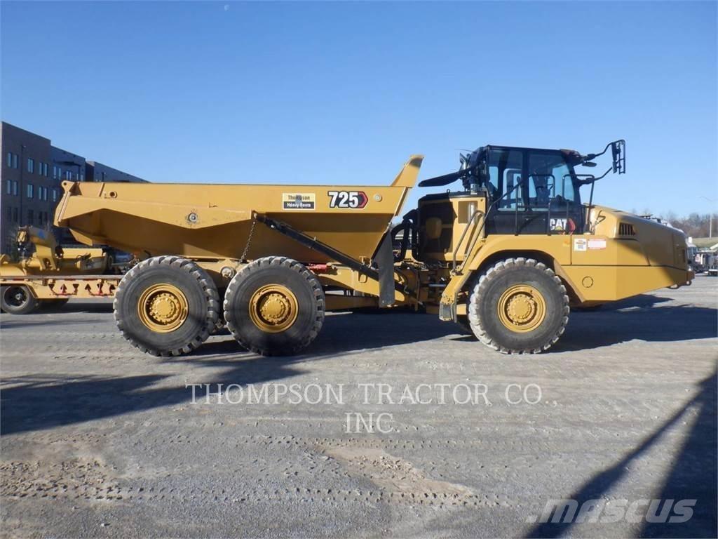 CAT 725 鉸接式起吊車