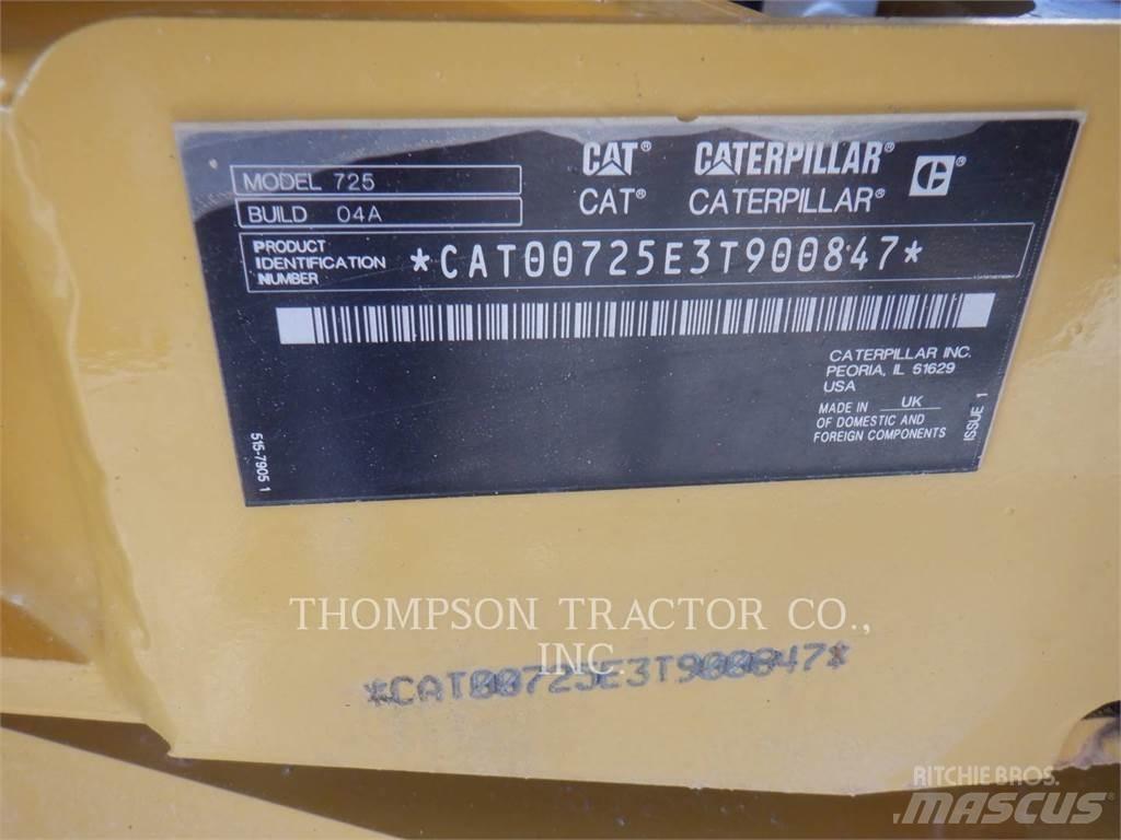 CAT 725 鉸接式起吊車