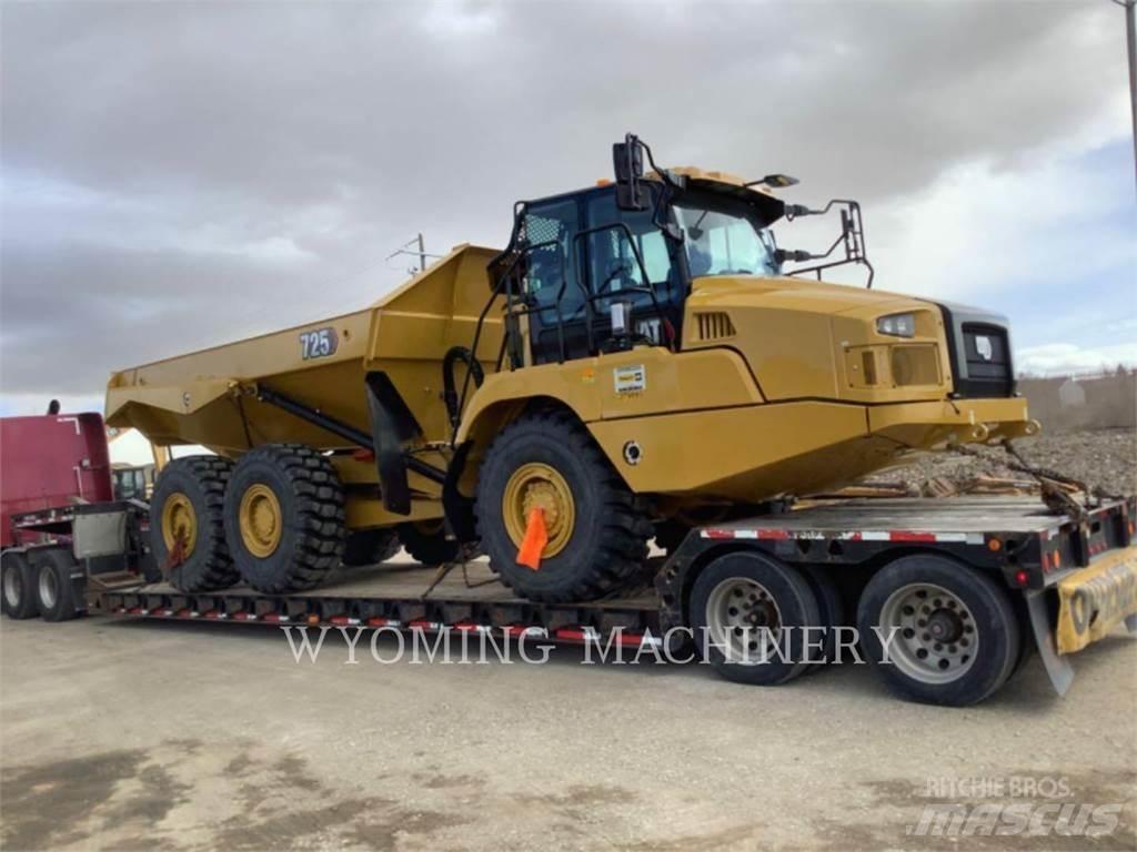 CAT 725 鉸接式起吊車
