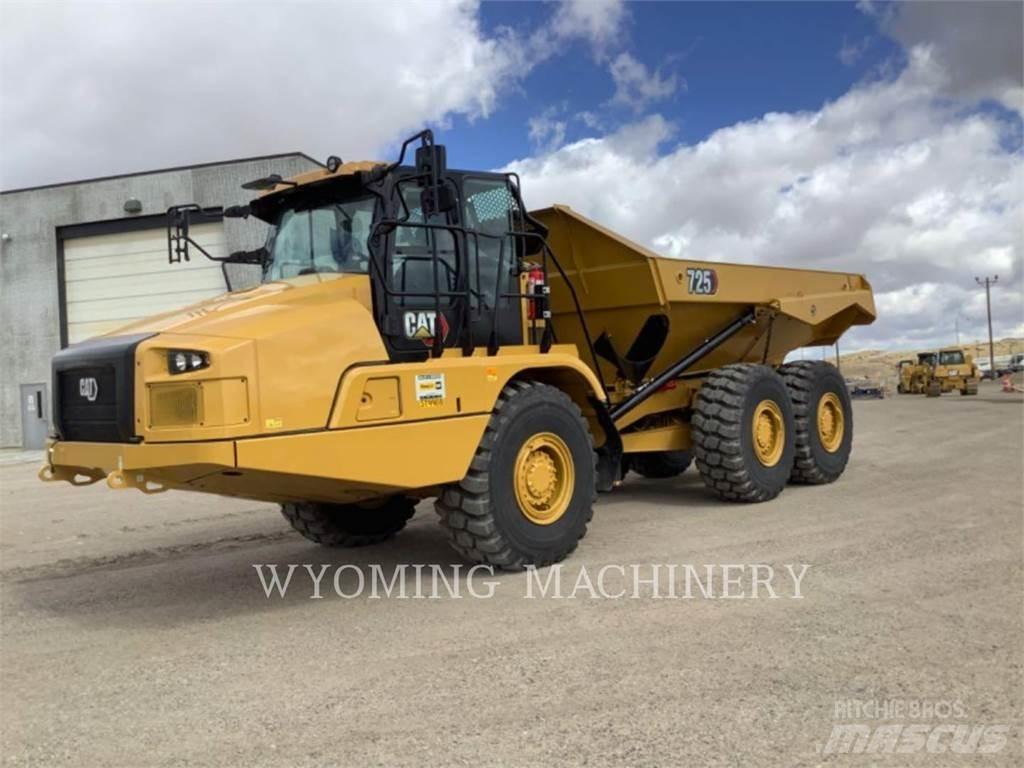 CAT 725 鉸接式起吊車