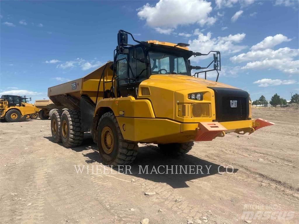 CAT 725 鉸接式起吊車