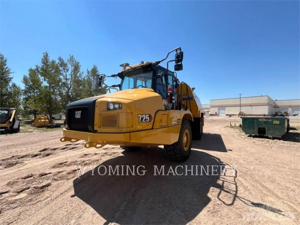CAT 725 鉸接式起吊車