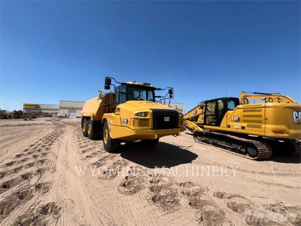 CAT 725 鉸接式起吊車