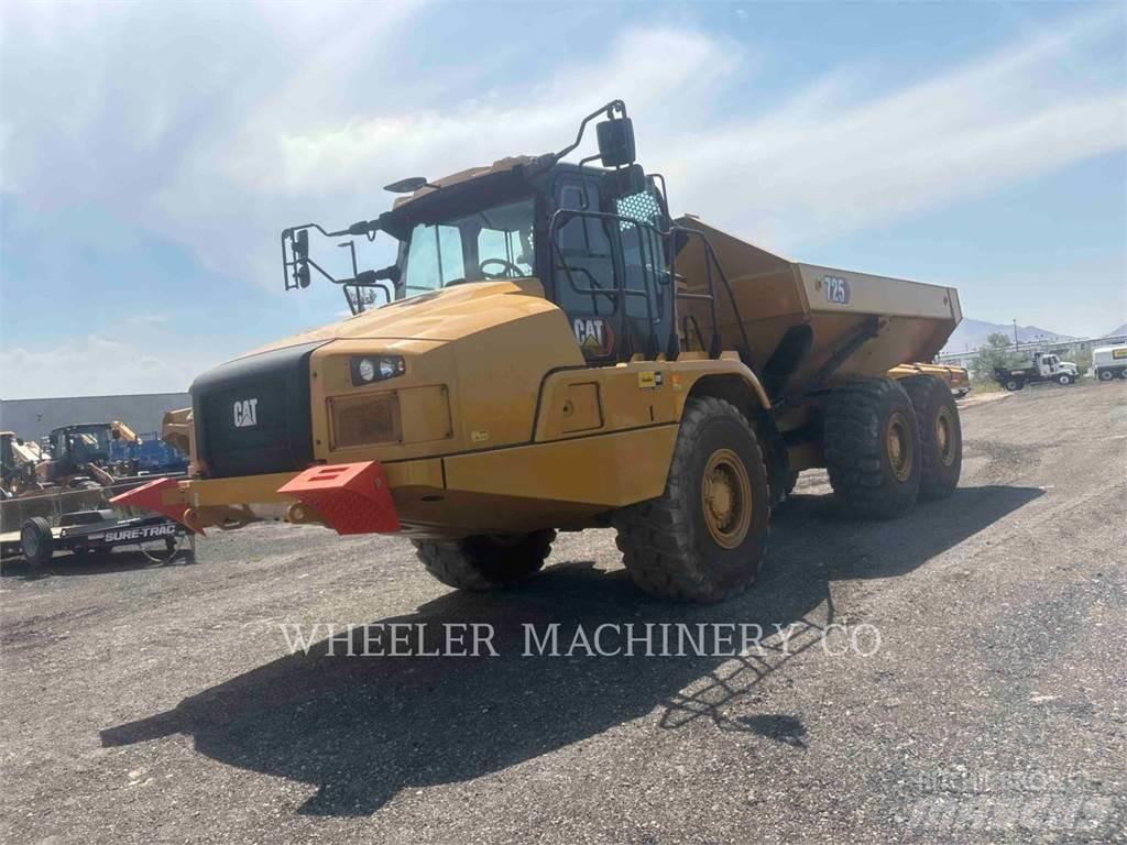 CAT 725 鉸接式起吊車