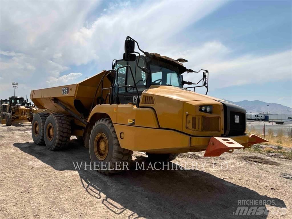 CAT 725 鉸接式起吊車