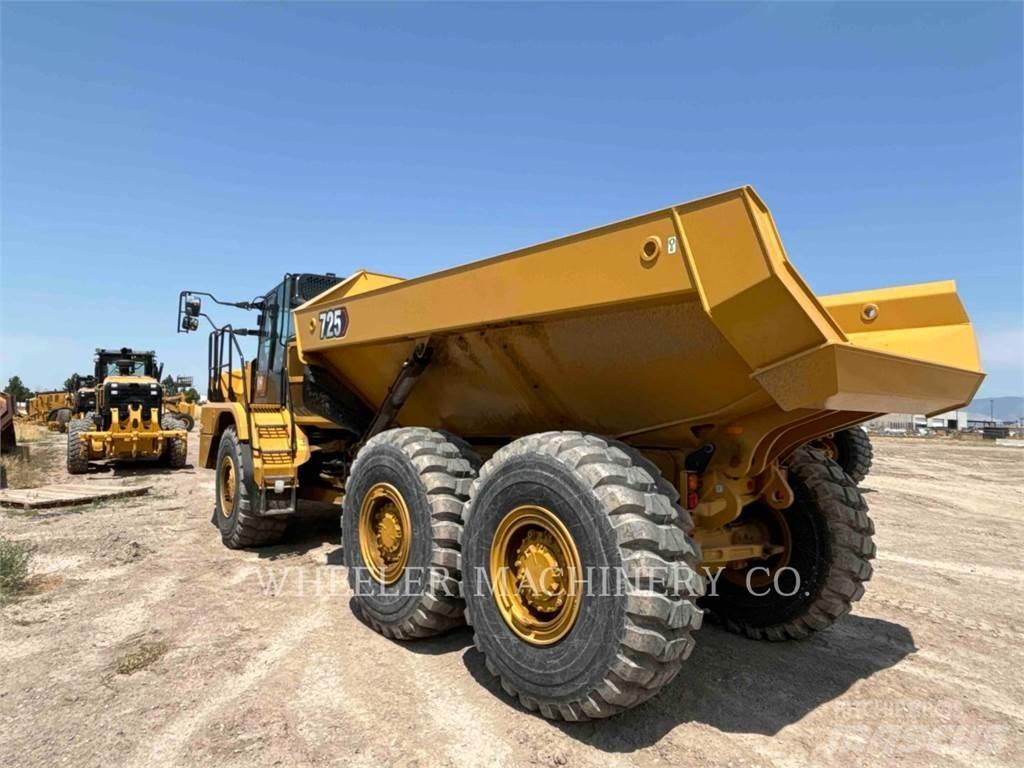 CAT 725 鉸接式起吊車
