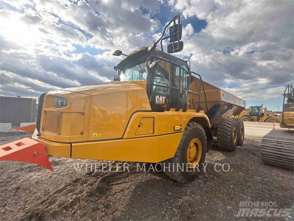 CAT 725 鉸接式起吊車