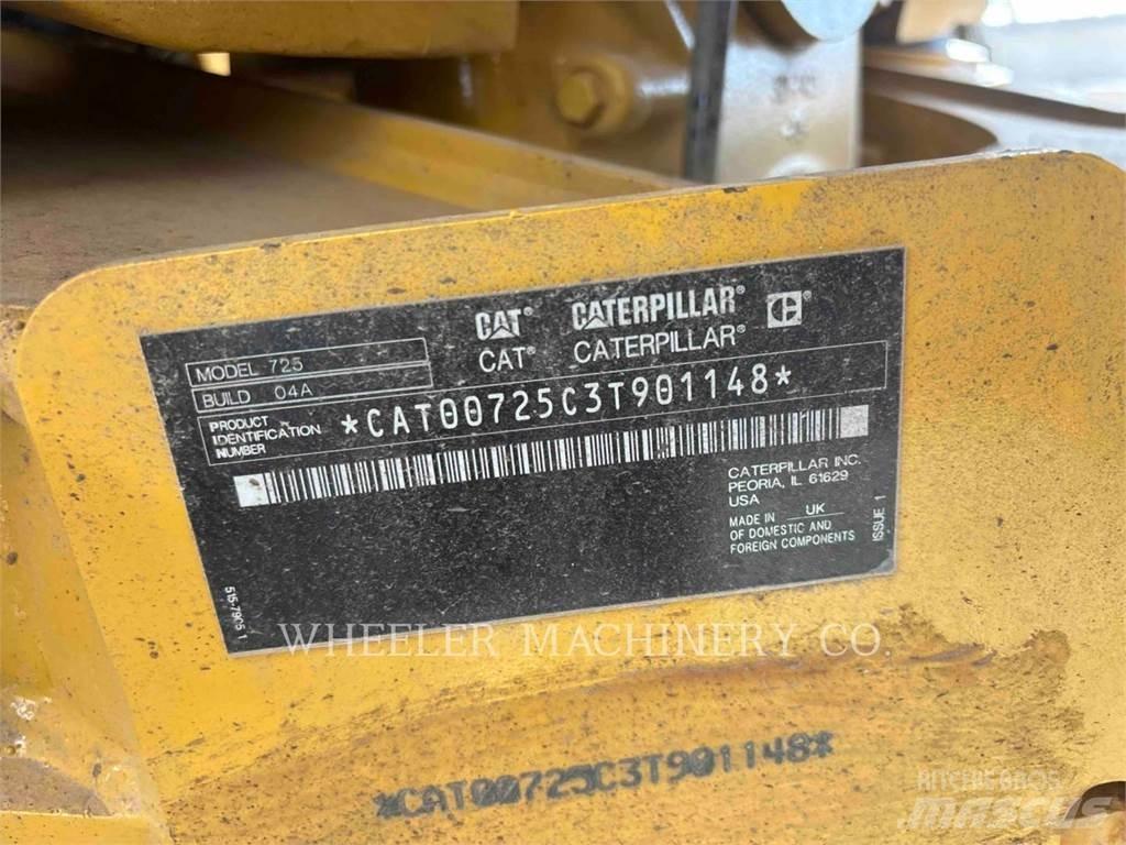 CAT 725 鉸接式起吊車