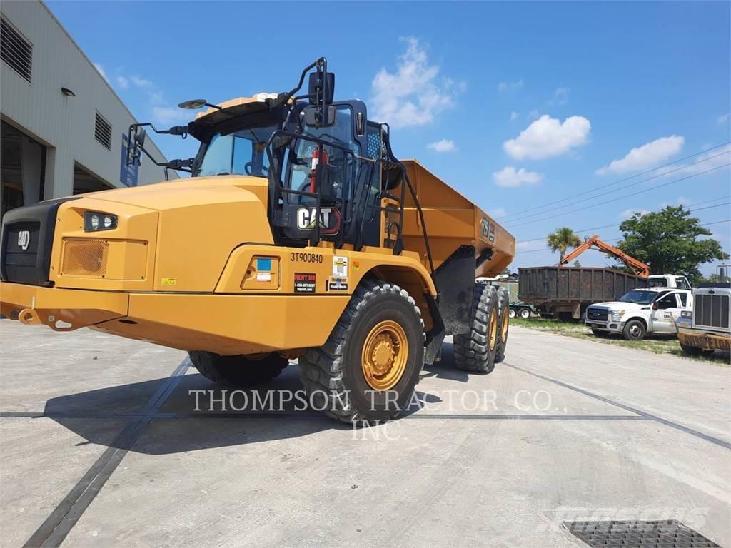 CAT 725 鉸接式起吊車