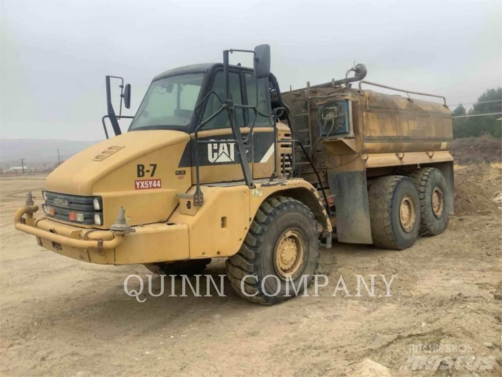 CAT 725 鉸接式起吊車