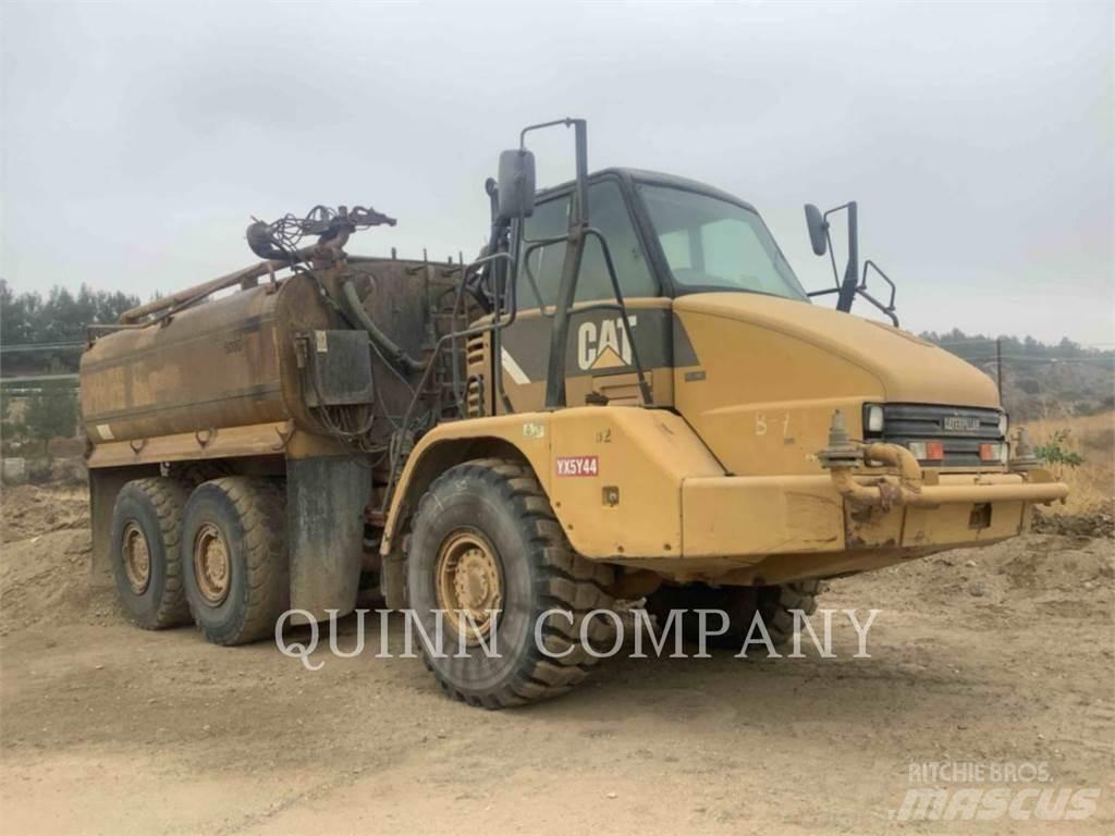 CAT 725 鉸接式起吊車