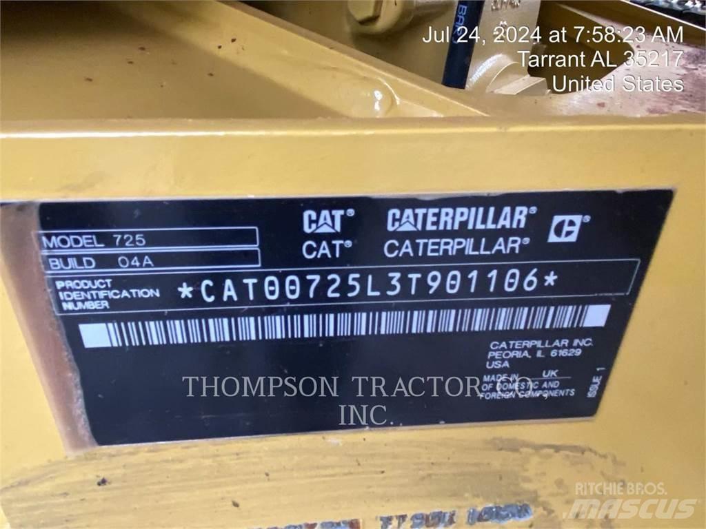 CAT 725 鉸接式起吊車