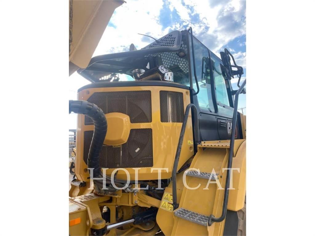 CAT 725 鉸接式起吊車