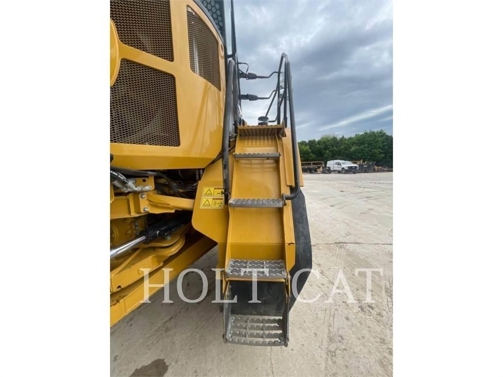 CAT 725 鉸接式起吊車