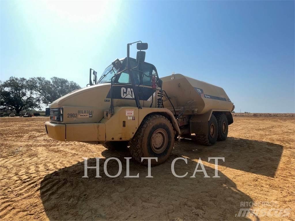 CAT 725 鉸接式起吊車
