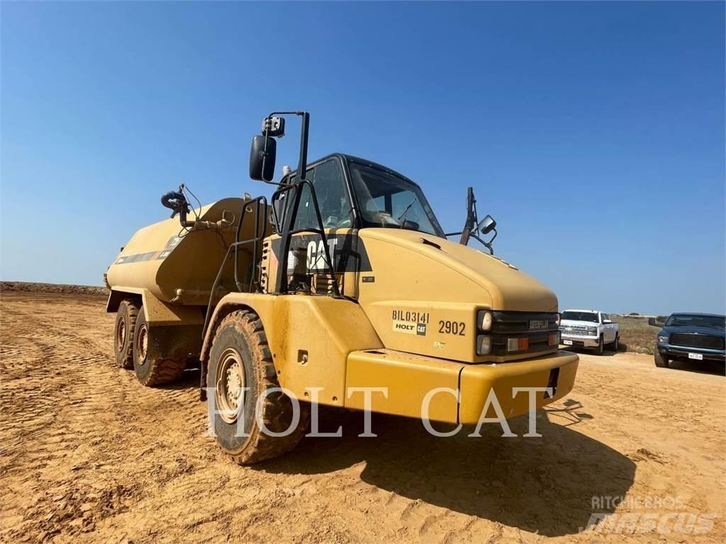 CAT 725 鉸接式起吊車