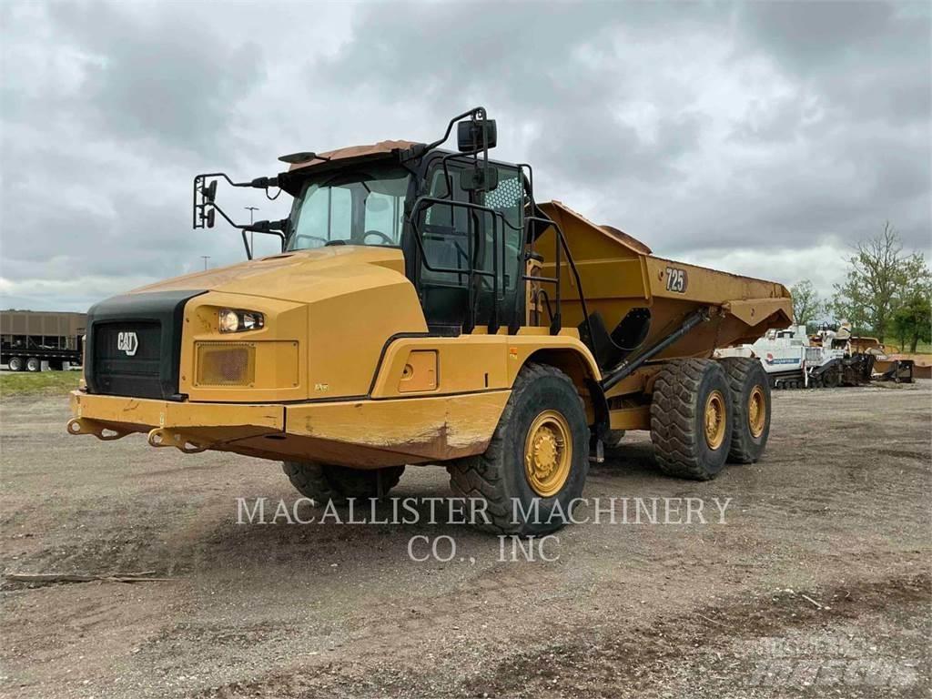 CAT 725 鉸接式起吊車