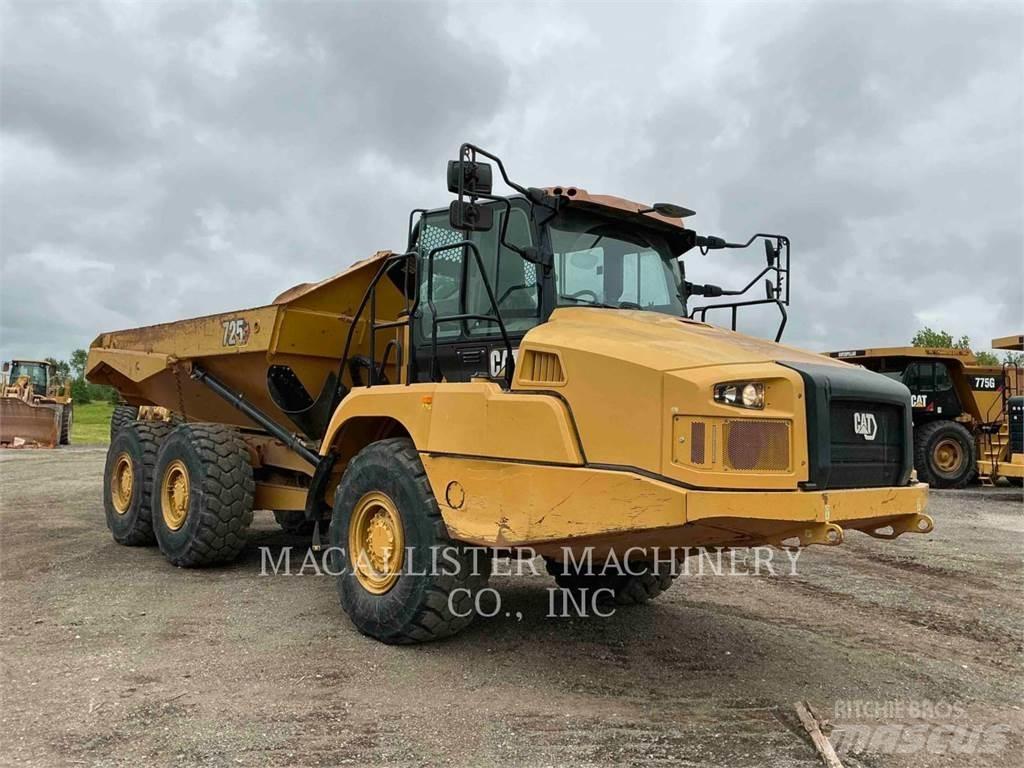CAT 725 鉸接式起吊車