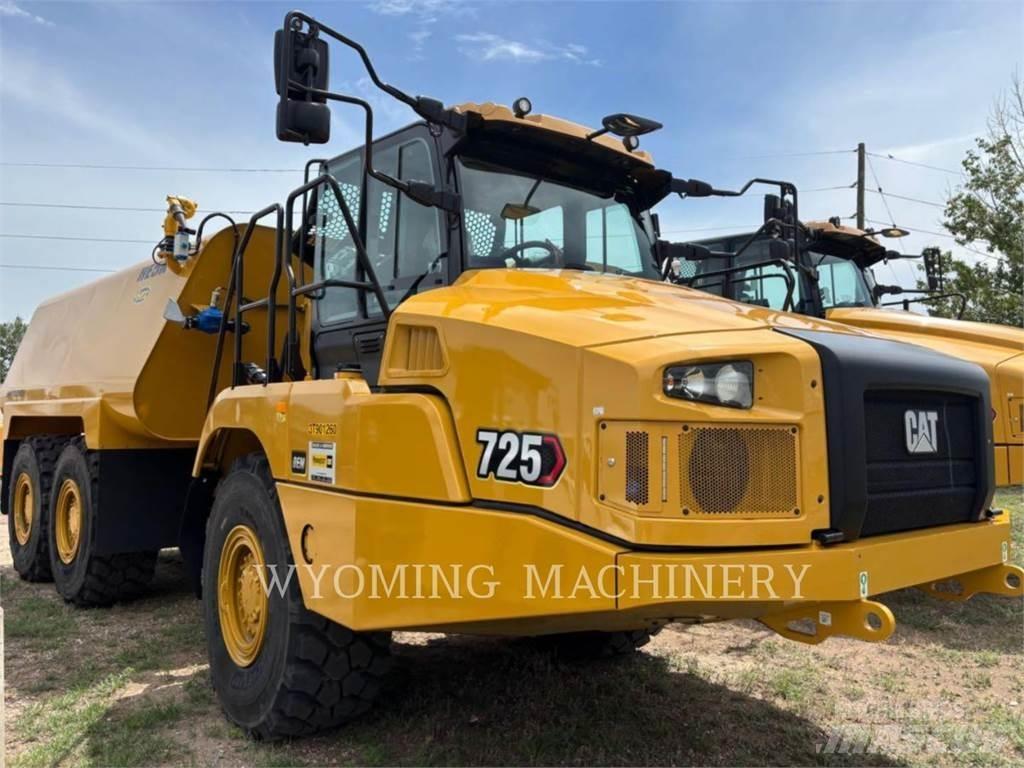 CAT 725 鉸接式起吊車