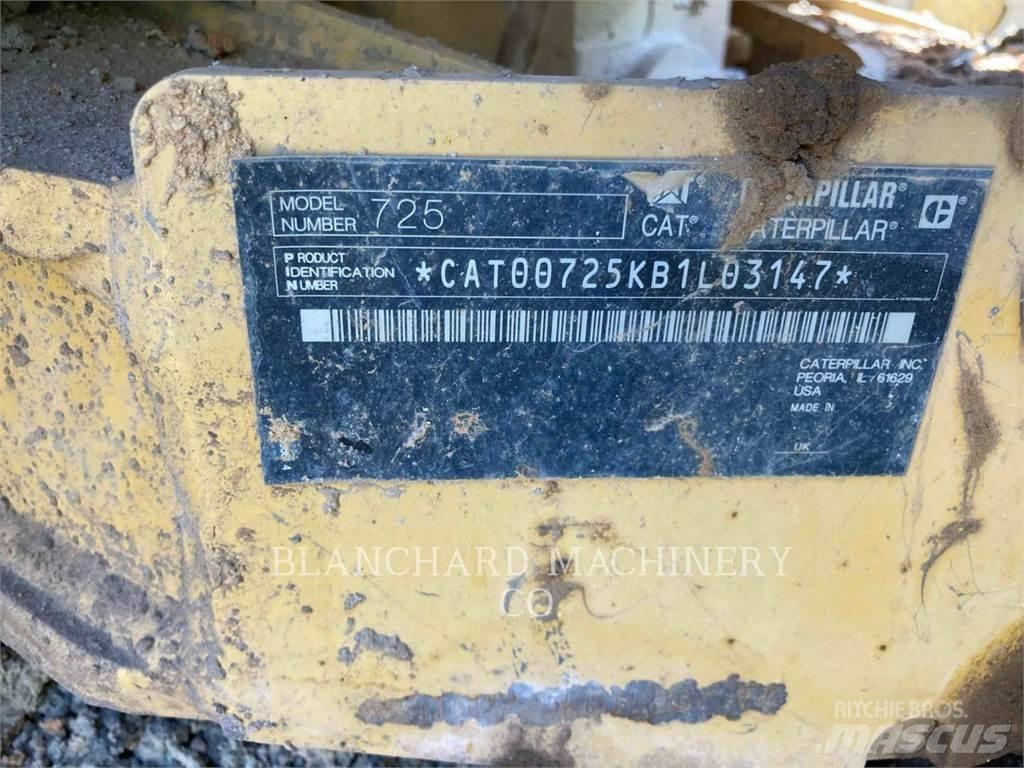 CAT 725 鉸接式起吊車