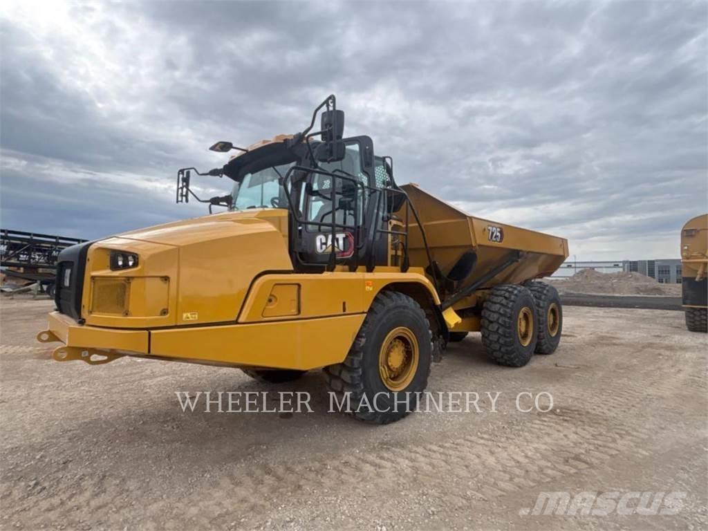 CAT 725 鉸接式起吊車