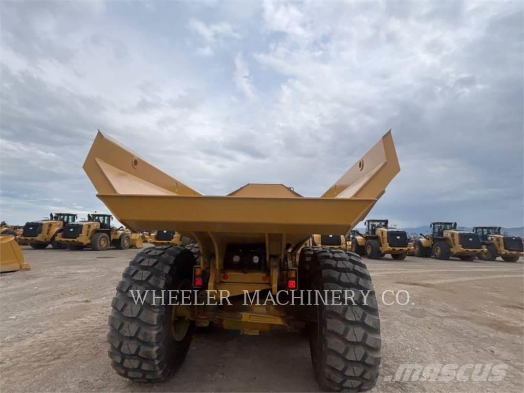 CAT 725 鉸接式起吊車