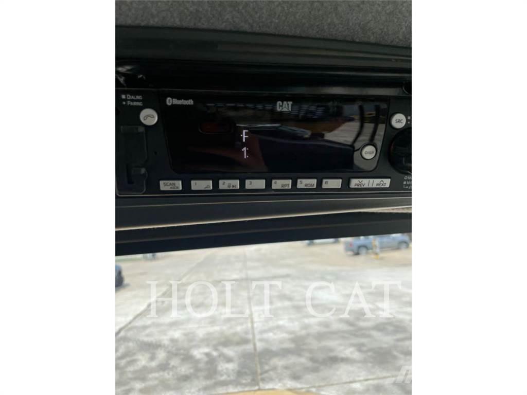 CAT 725 鉸接式起吊車