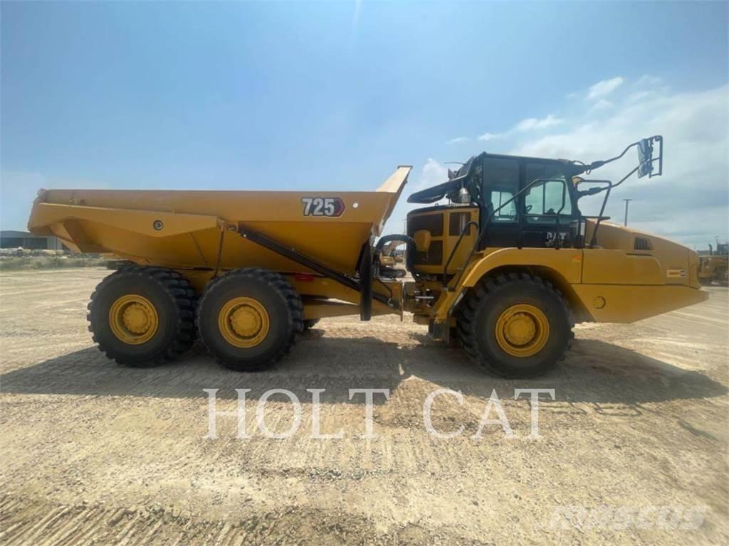 CAT 725 鉸接式起吊車