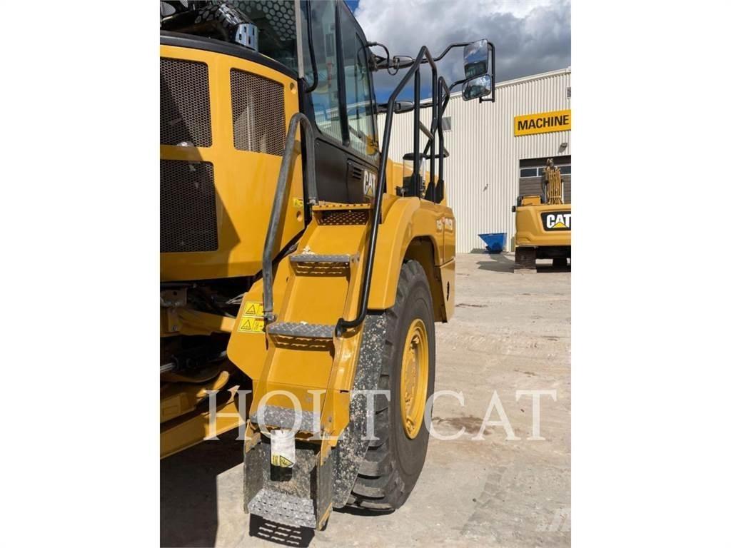 CAT 725 鉸接式起吊車
