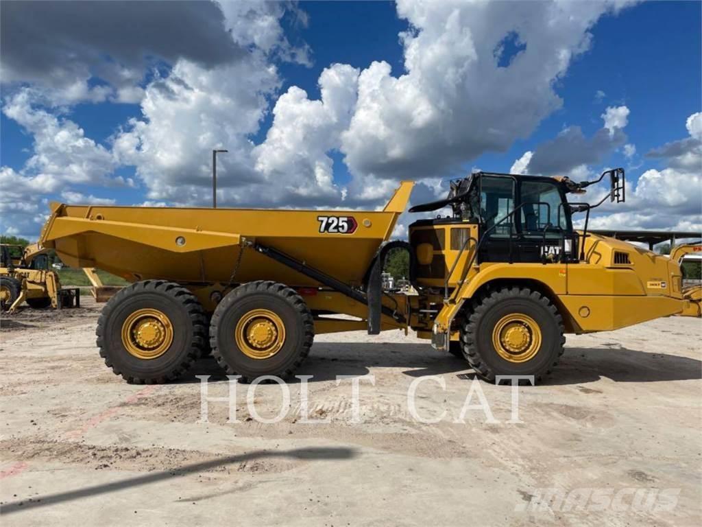 CAT 725 鉸接式起吊車
