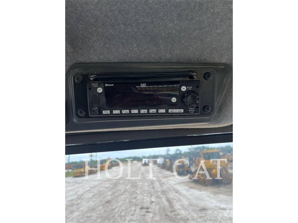 CAT 725 鉸接式起吊車