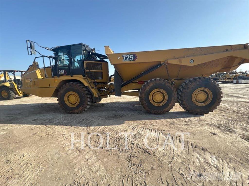 CAT 725 鉸接式起吊車