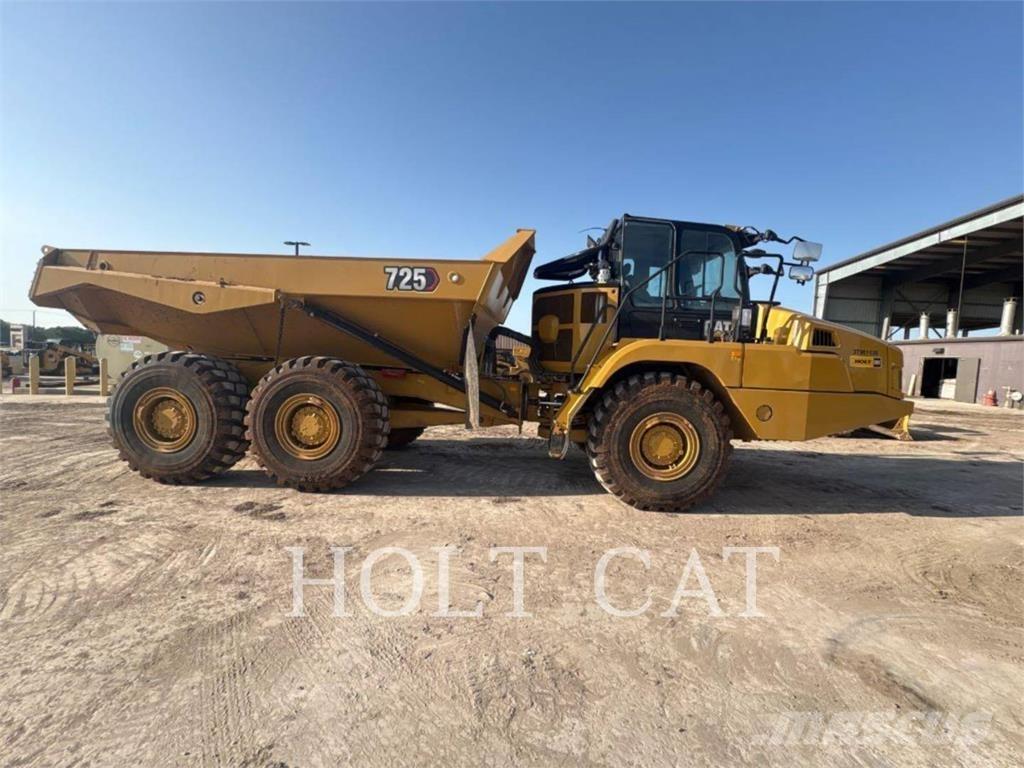 CAT 725 鉸接式起吊車
