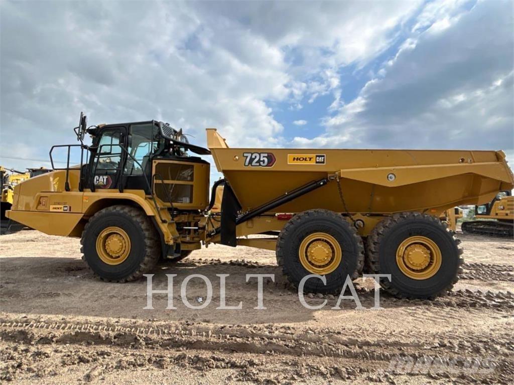 CAT 725 鉸接式起吊車