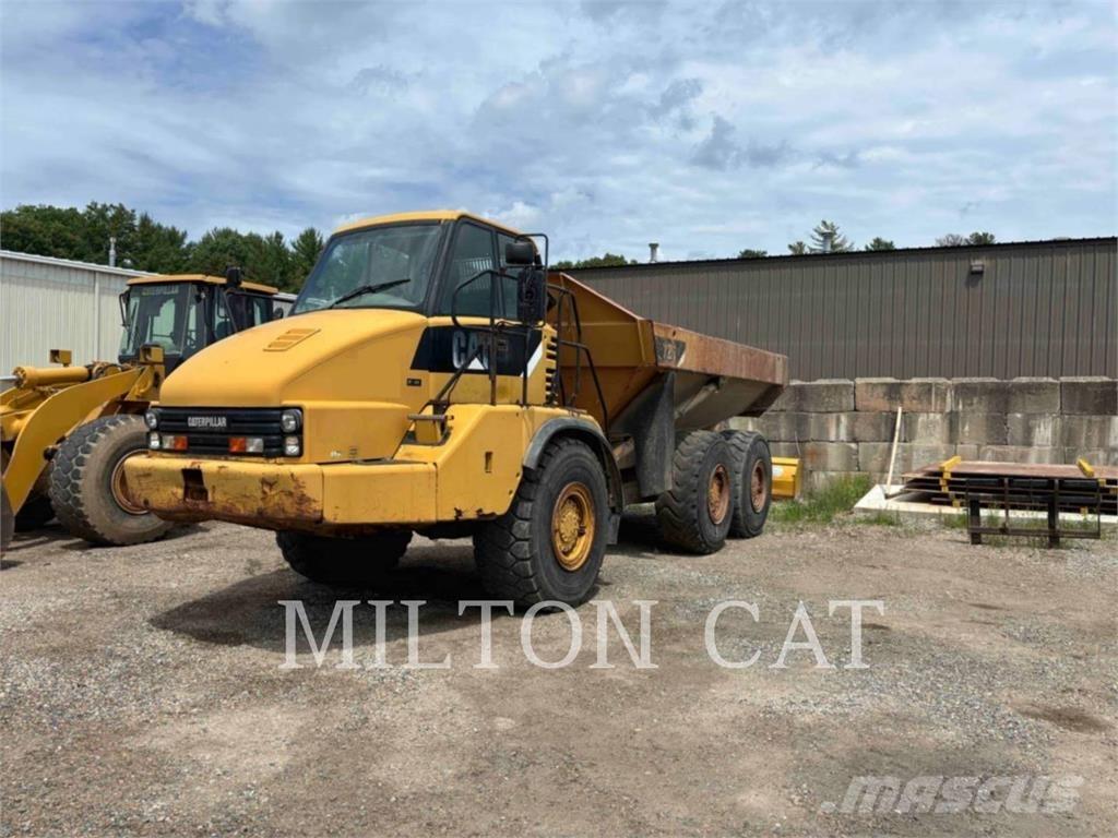 CAT 725 鉸接式起吊車