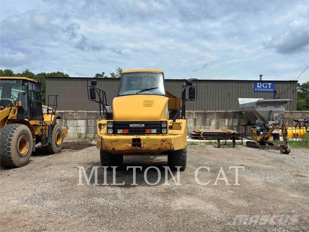 CAT 725 鉸接式起吊車