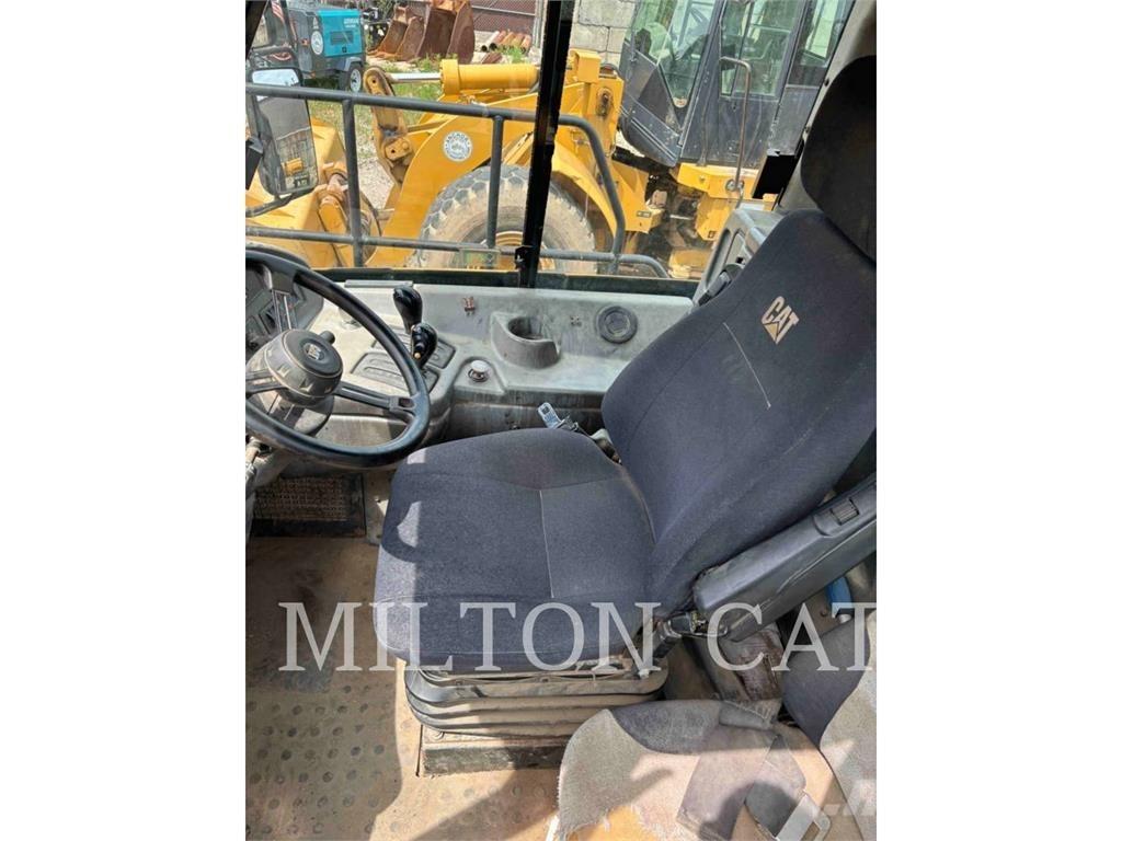 CAT 725 鉸接式起吊車