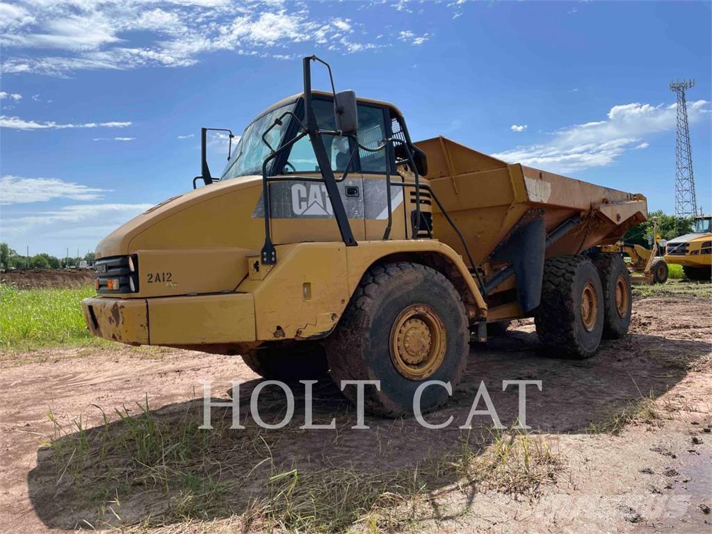 CAT 725 鉸接式起吊車
