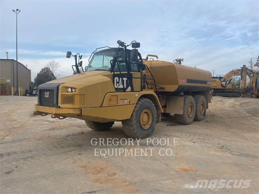 CAT 725 C 鉸接式起吊車